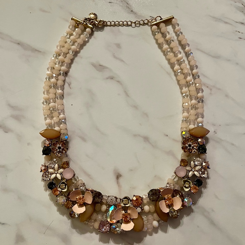 🌸 RW&Co Blush Pink and White Floral Beaded Statement Necklace